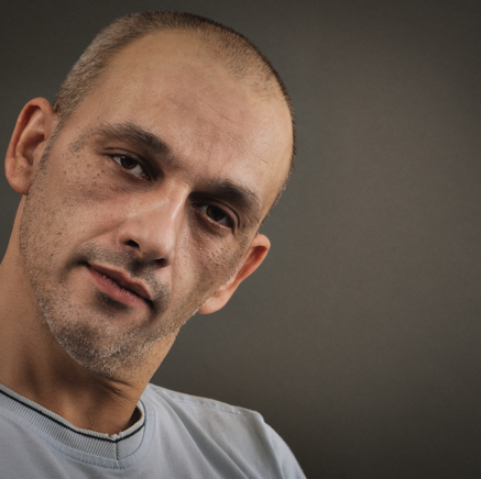Portrait.Gomes.Skinhead#1.Web.Sitzed.jpg